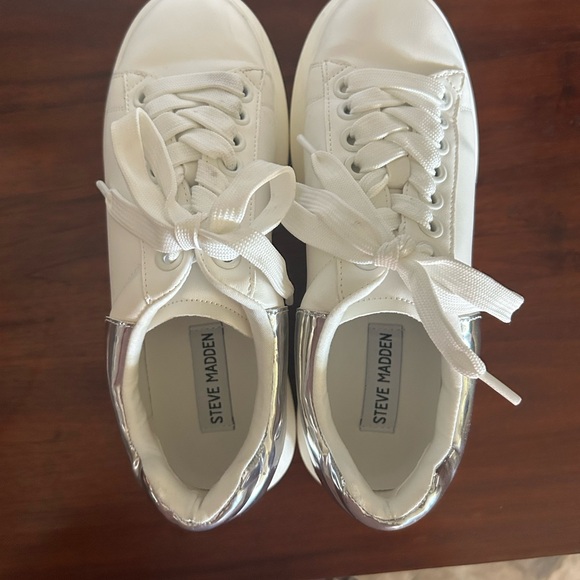 Steve Madden Sneakers - Picture 2 of 3